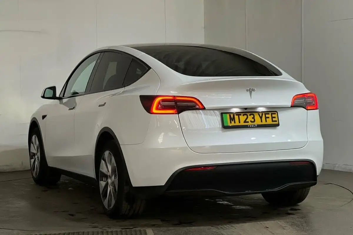 2023-tesla-model-y-e-rwd-big-18