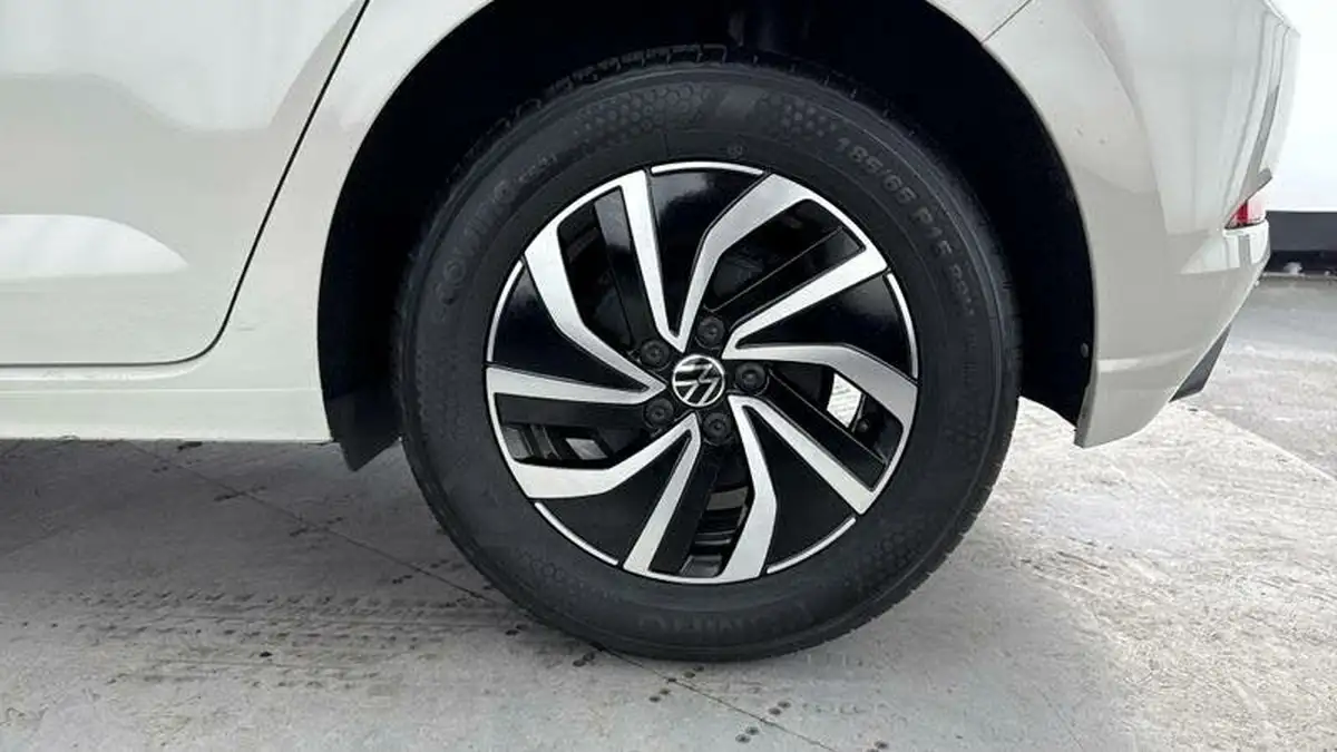 2024-volkswagen-polo-10-tsi-life-big-30