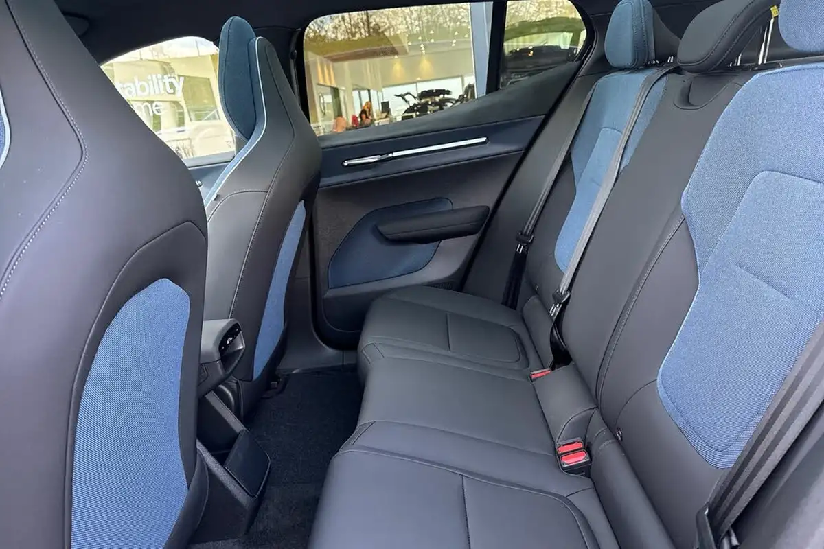 2025-volvo-ex30-e-single-motor-ultra-big-16