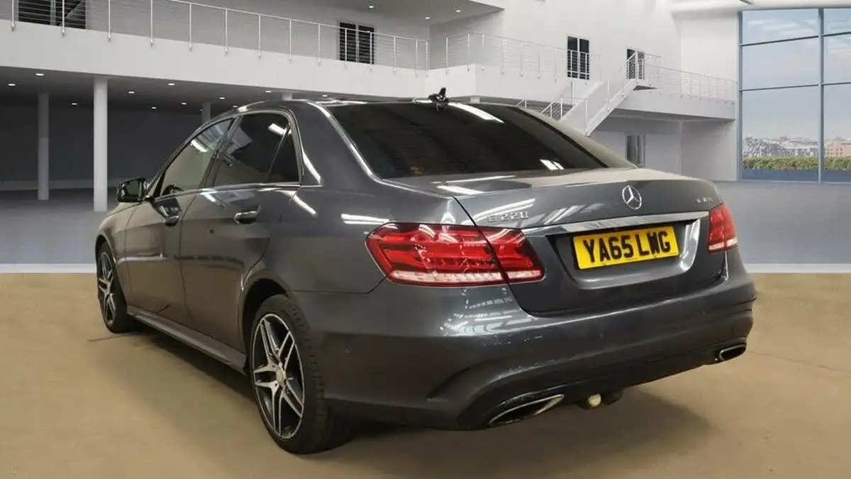 2016-mercedes-benz-e-class-21cdi-e220-amg-night-edition-premium-saloon-4d-big-6