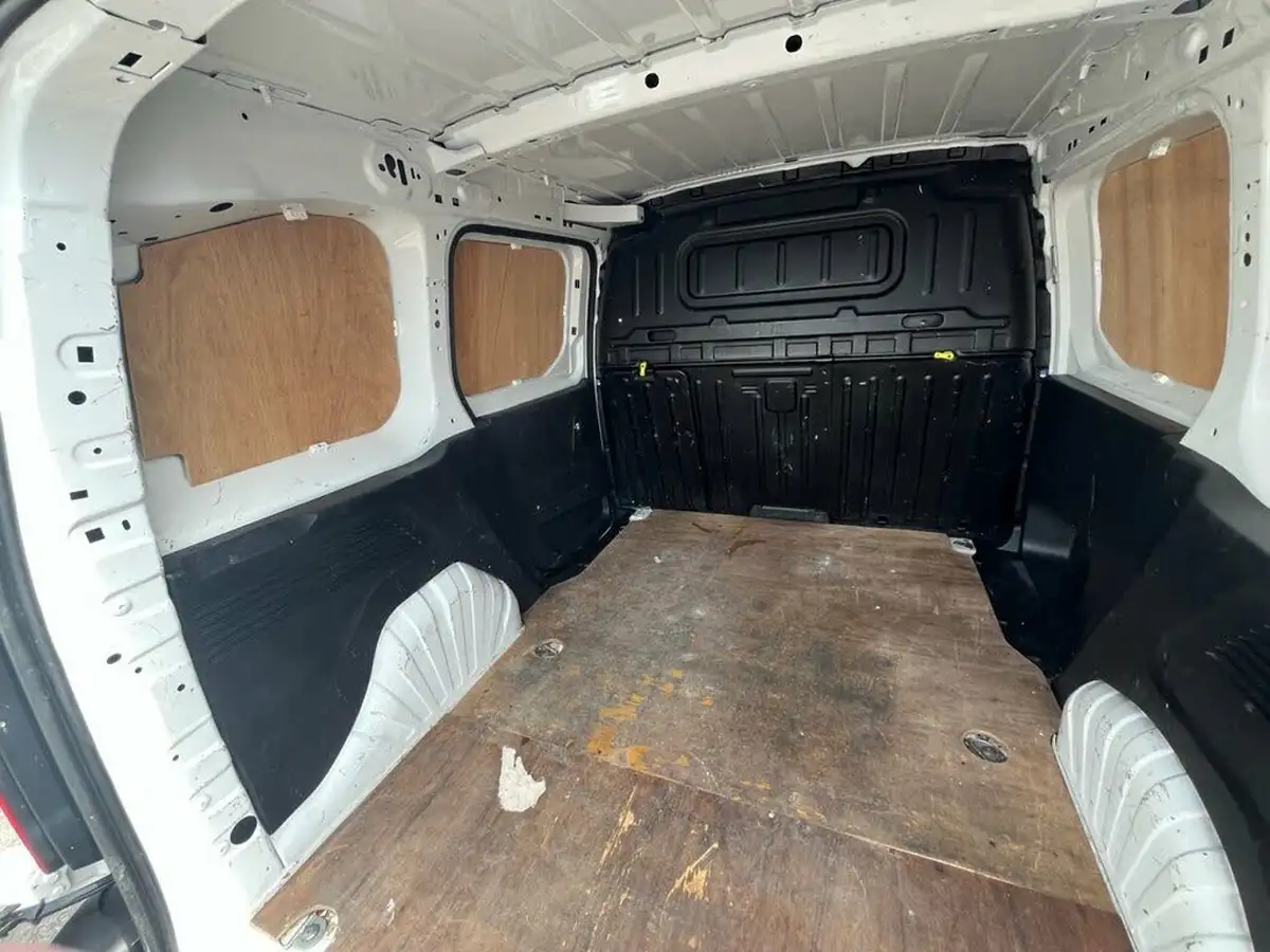 2020-peugeot-partner-15-bluehdi-1000-professional-100ps-eu6dt-panel-big-34