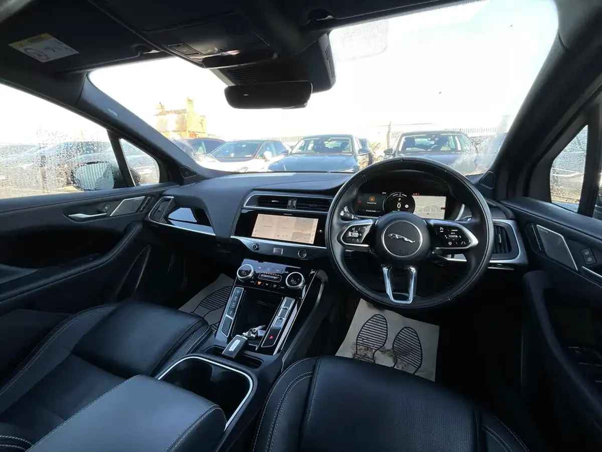 2021-jaguar-i-pace-ev400-black-big-5