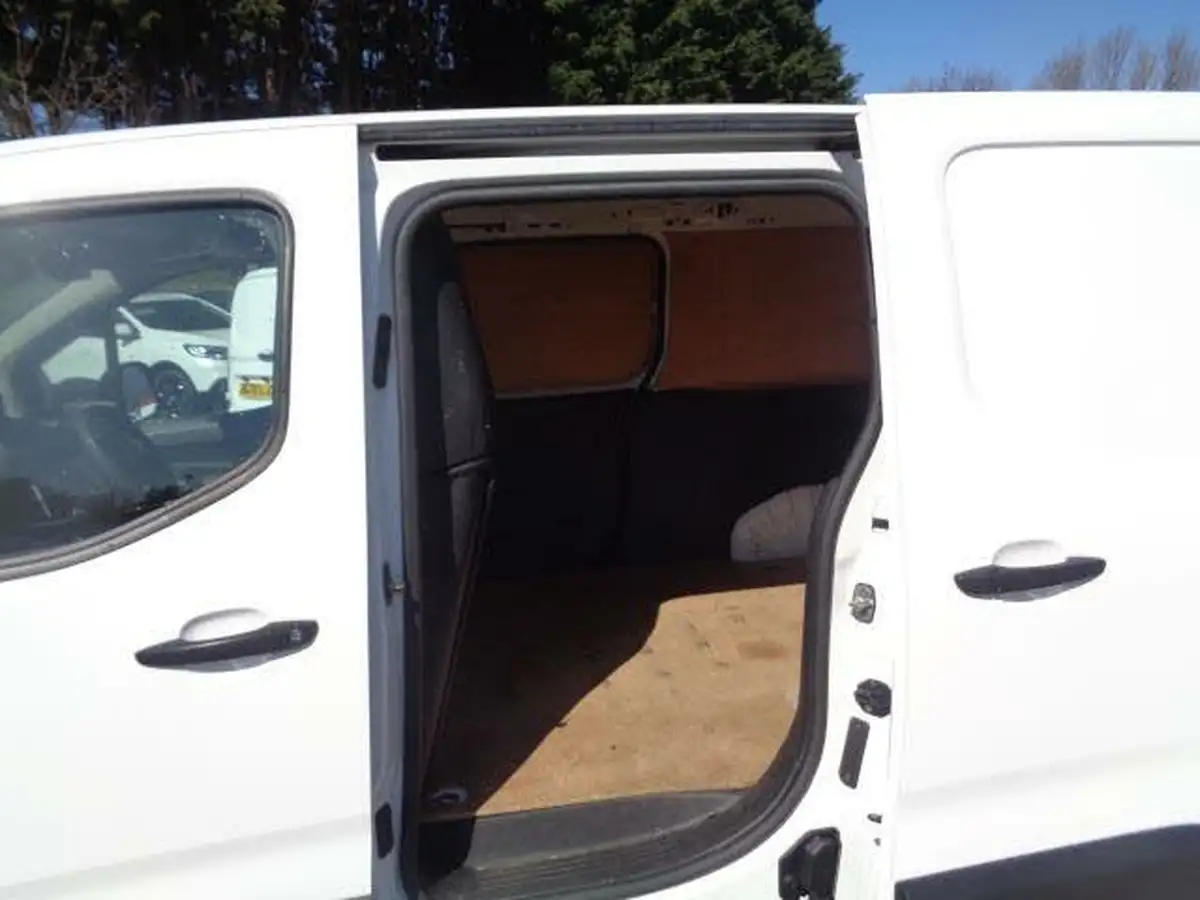2020-peugeot-partner-15-bluehdi-950-professional-100ps-eu6dt-long-panel-big-10