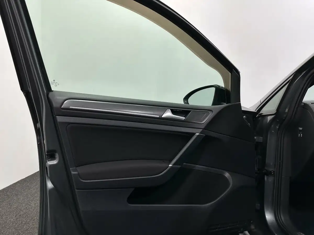 2018-volkswagen-golf-20tdi-gtd-hatchback-5d-big-35