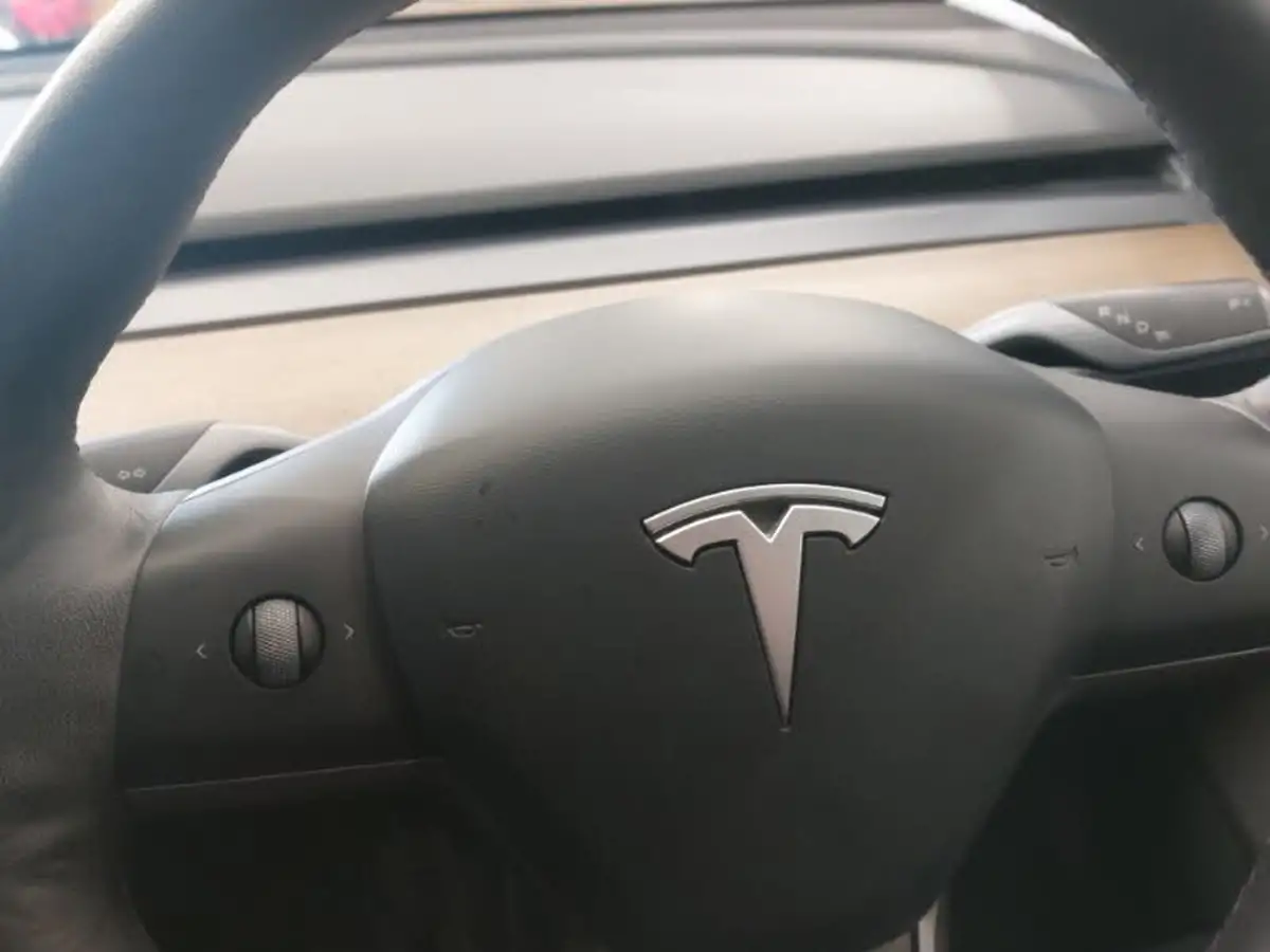 2021-tesla-model-3-e-long-range-4x4-big-16