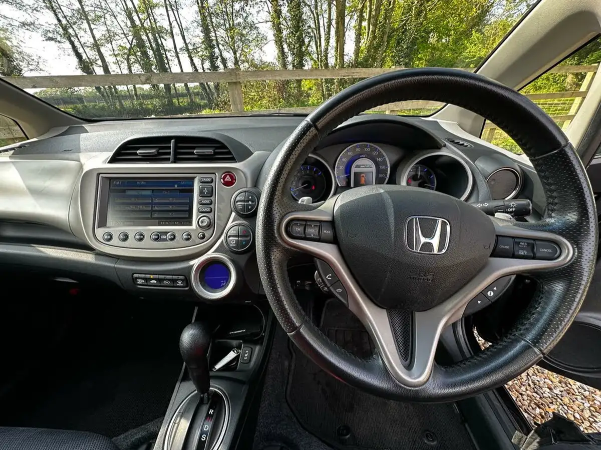 2012-honda-jazz-big-20