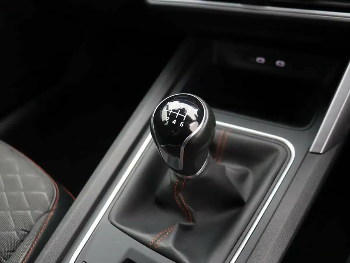 2021-seat-leon-15-tsi-evo-fr-130ps-estate-big-17