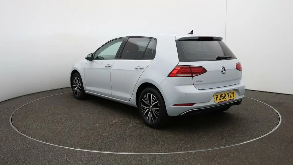 2018-volkswagen-golf-10-tsi-se-115ps-hatchback-5d-big-54