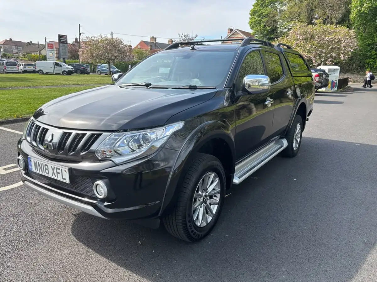 2018-mitsubishi-l200-24di-d-barbarian-sda-big-2