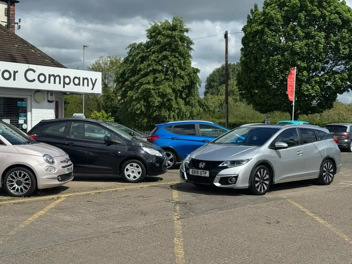 2015-honda-civic-16-i-dtec-sr-honda-connect-with-navi-tourer-big-5