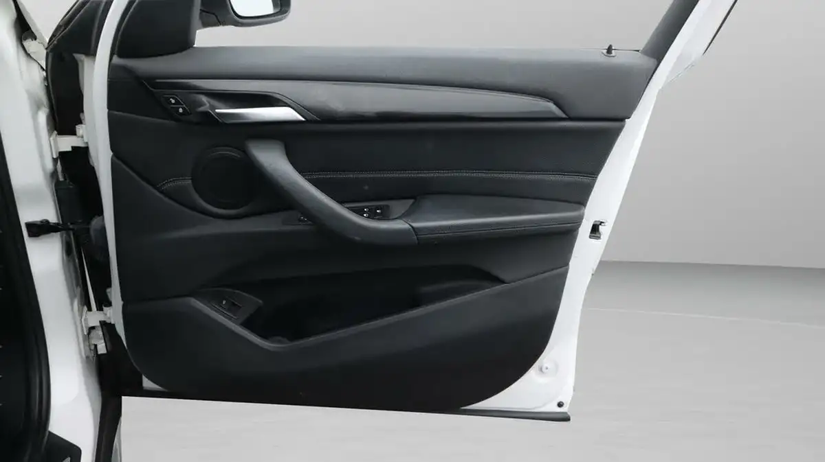 2018-bmw-x1-20-xdrive20i-xline-big-15