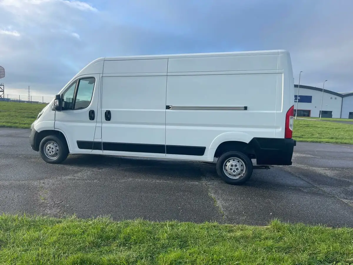 2018-peugeot-boxer-20-bluehdi-professional-335-l3-h2-big-2