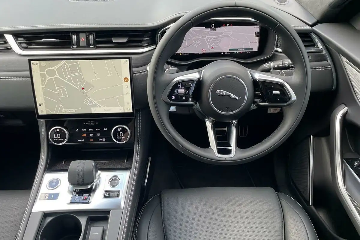 2024-jaguar-f-pace-20-d200-r-dynamic-hse-black-big-11