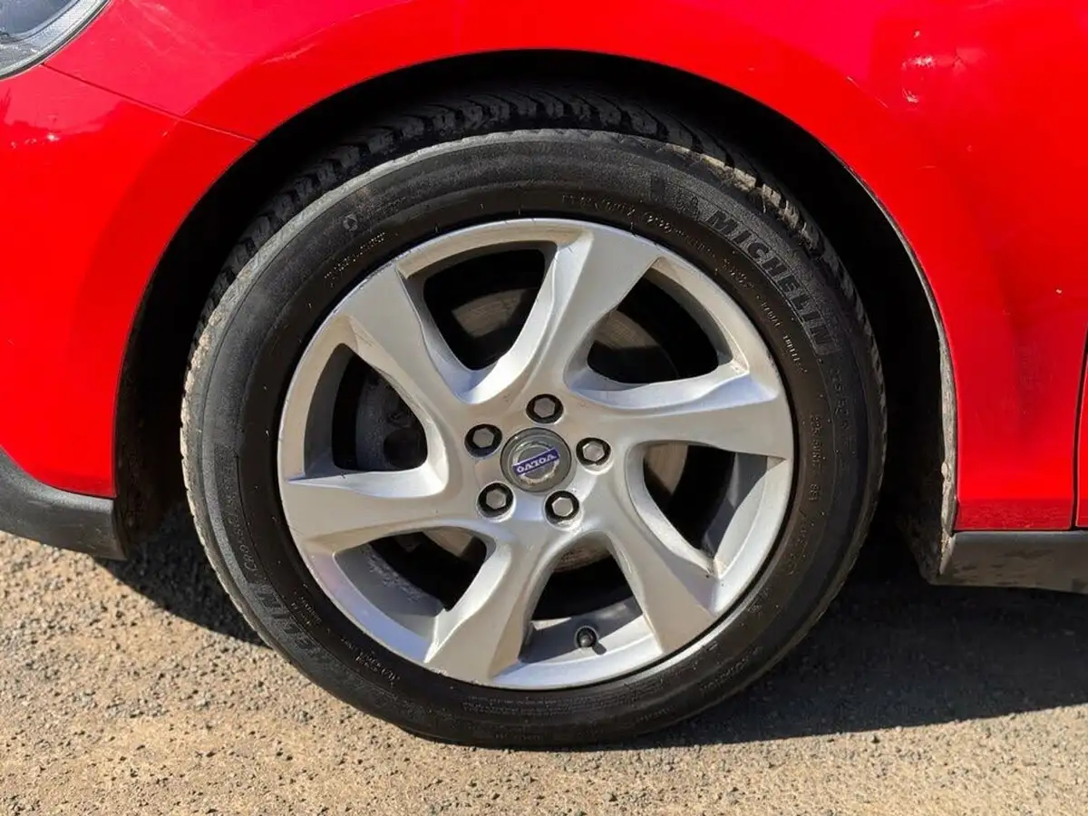 2014-volvo-v40-16td-d2-cross-country-lux-powershift-big-11