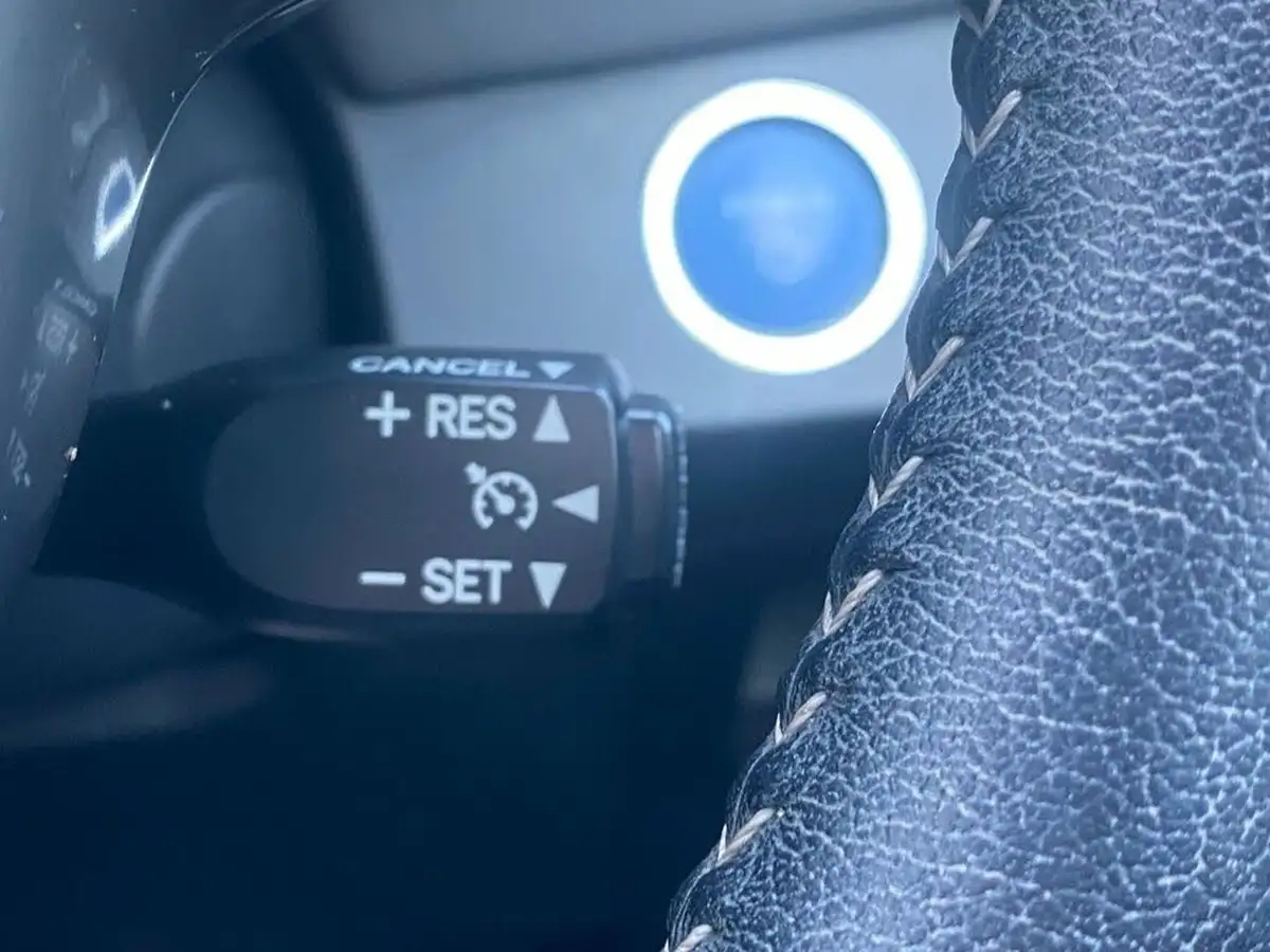2017-toyota-yaris-15-vvt-i-icon-hybrid-big-45