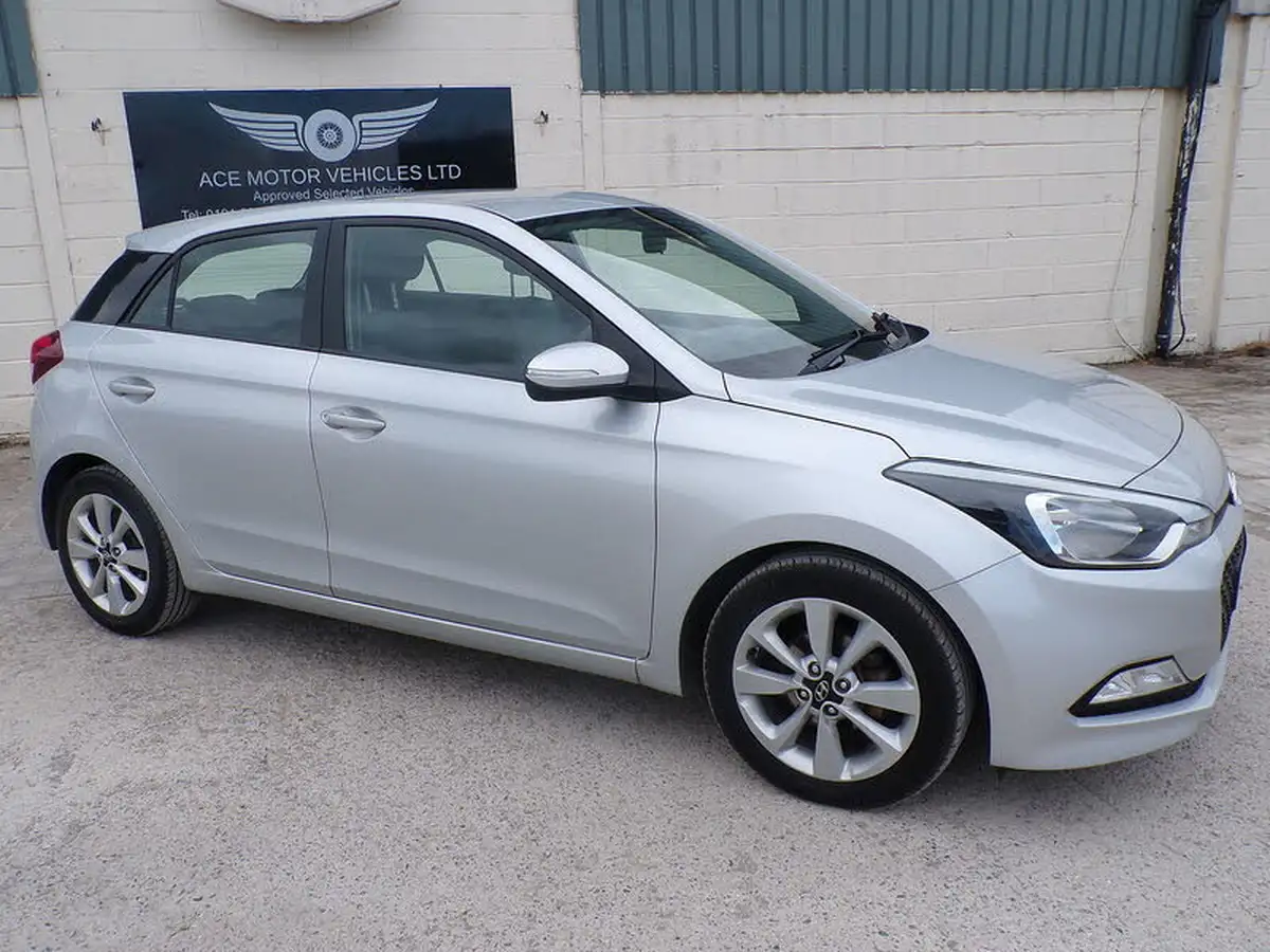 2015-hyundai-i20-12-se-hatchback-5d-big-9