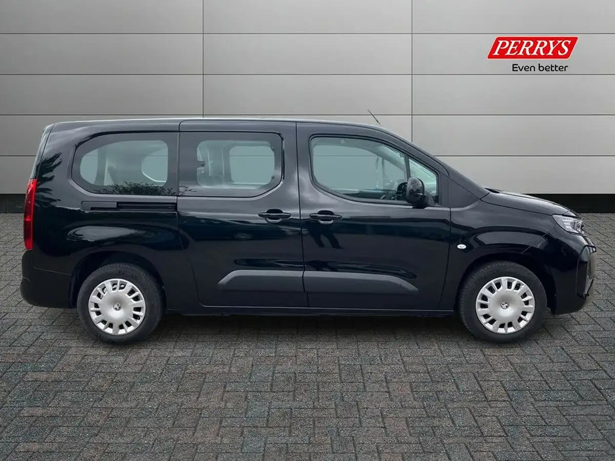 2024-vauxhall-combo-life-e-design-xl-big-2