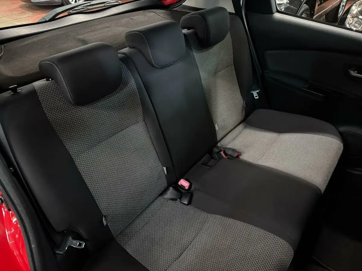 2015-toyota-yaris-15-vvt-i-icon-hybrid-big-20