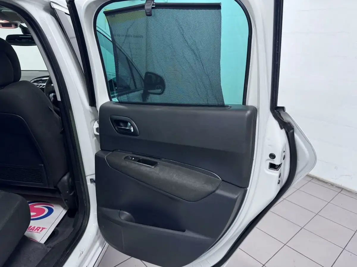 2012-peugeot-3008-crossover-16e-hdi-allure-big-32