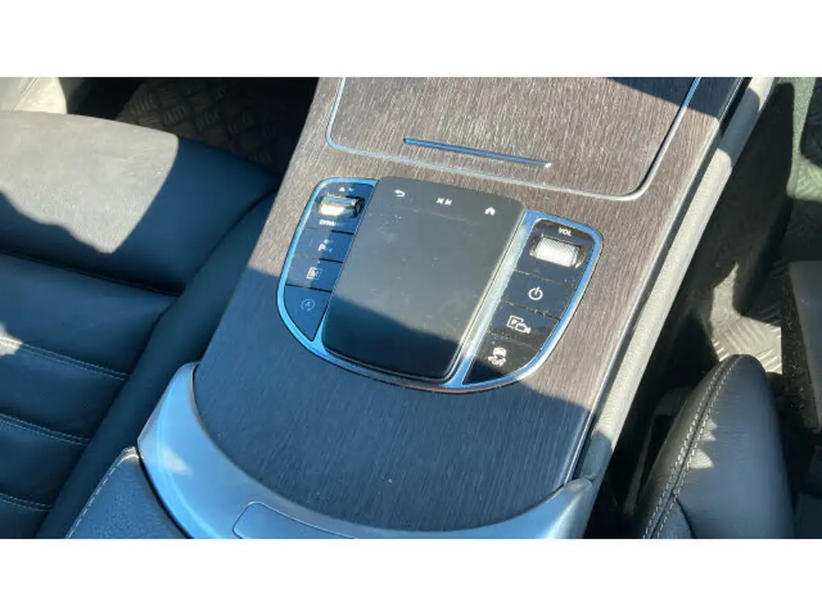 2022-mercedes-benz-glc-class-big-42