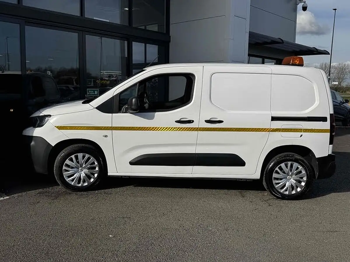 2020-peugeot-partner-15-bluehdi-1000-professional-100ps-eu6dt-panel-big-9
