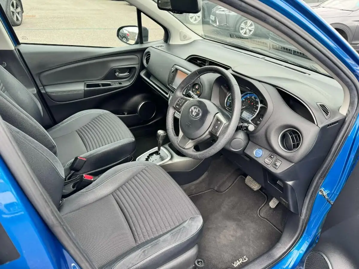 2015-toyota-yaris-15-vvt-i-excel-hybrid-15in-big-16