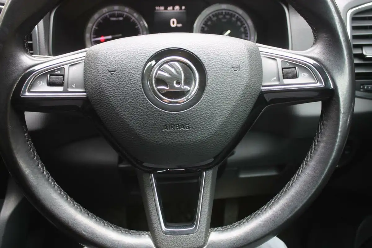 2018-skoda-karoq-20tdi-scr-se-l-dsg-big-11