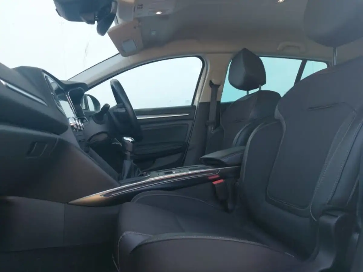2021-renault-megane-13-tce-iconic-sport-tourer-big-4