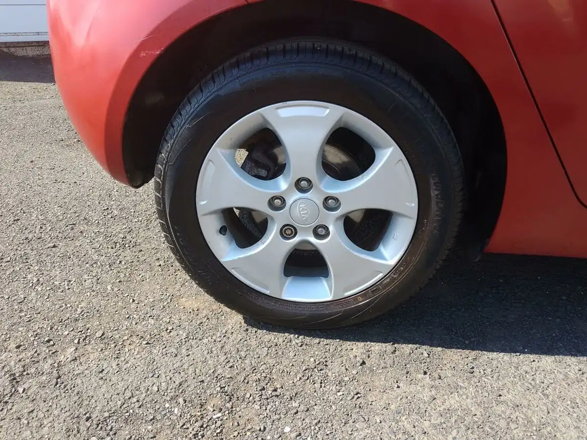 2012-kia-venga-16-2-big-10