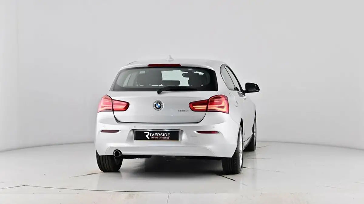 2017-bmw-1-series-20td-118d-se-3d-big-66
