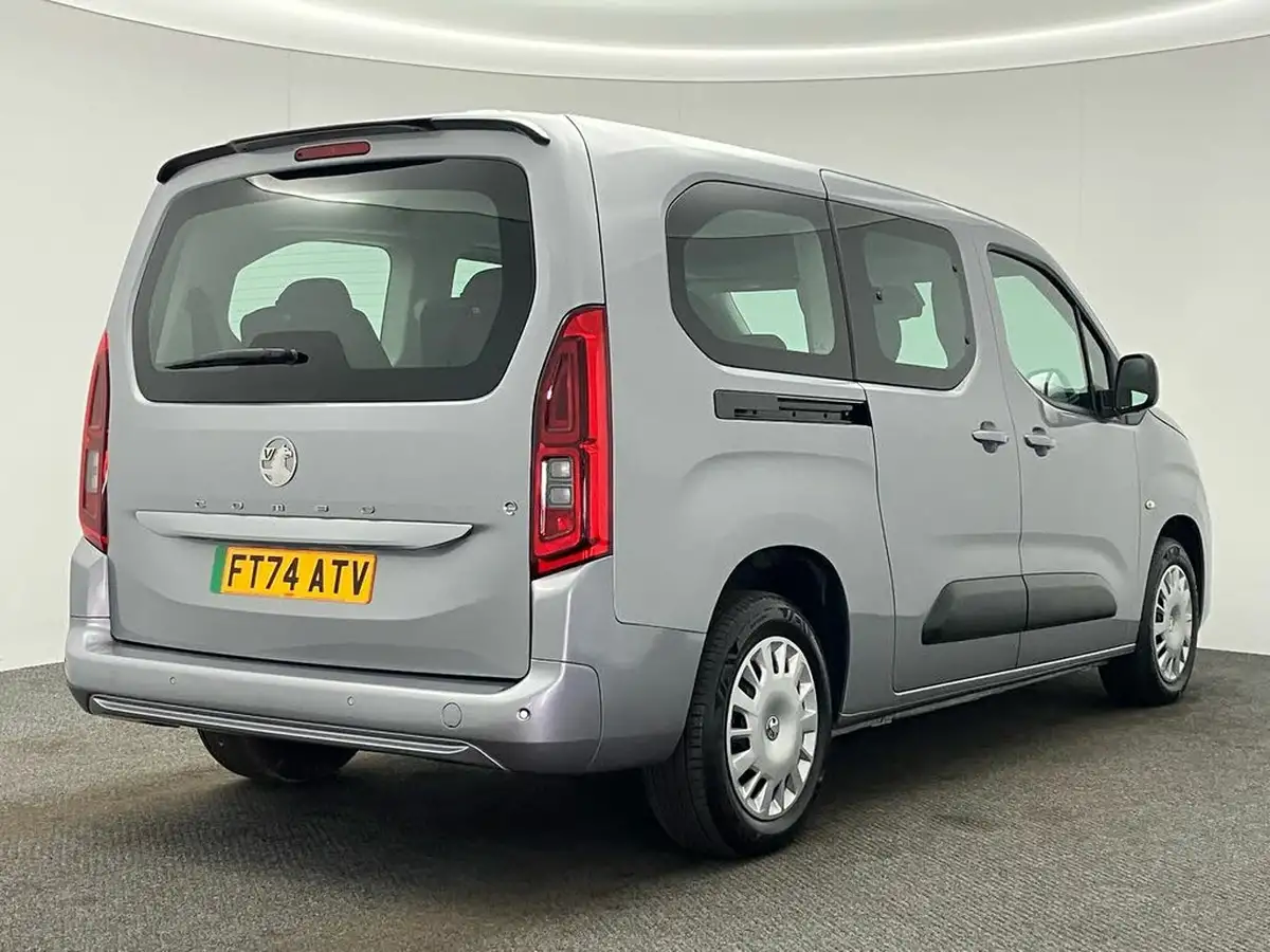 2024-vauxhall-combo-life-e-design-xl-big-48