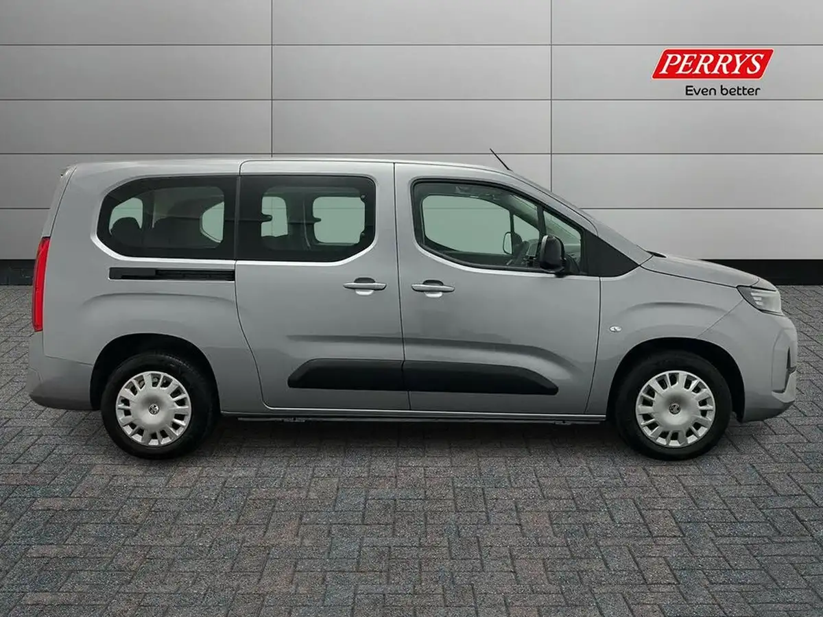 2024-vauxhall-combo-life-e-design-xl-big-2