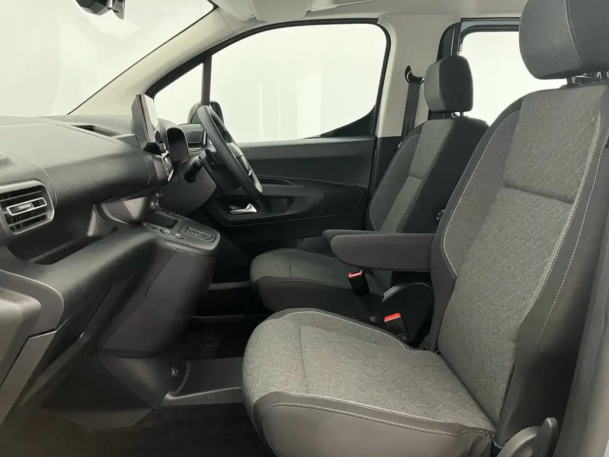 2024-vauxhall-combo-life-e-design-xl-big-24