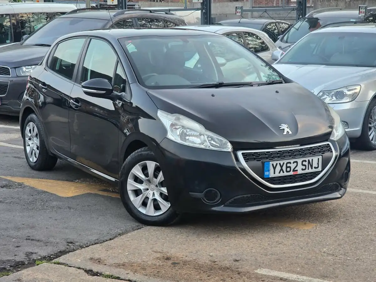 2012-peugeot-208-12-access-5d-big-2