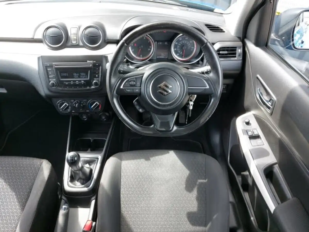 2019-suzuki-swift-12-dualjet-attitude-big-6