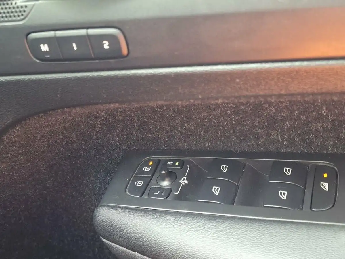 2020-volvo-xc40-20-t4-inscription-pro-awd-big-14