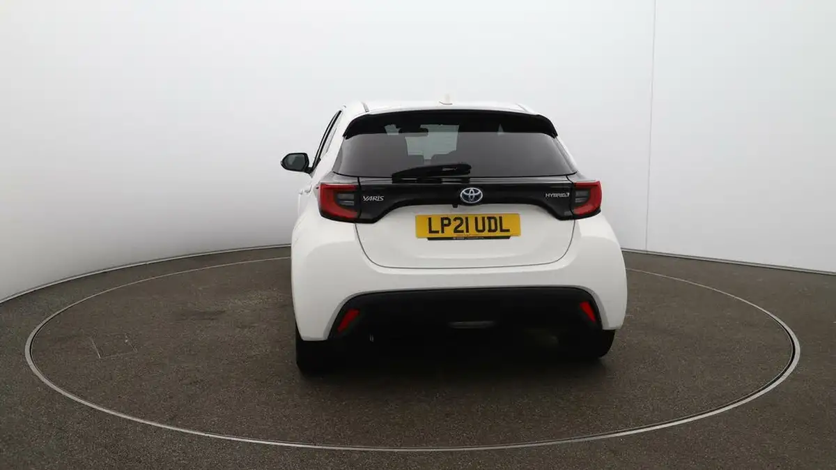2021-toyota-yaris-15-vvt-i-design-big-53