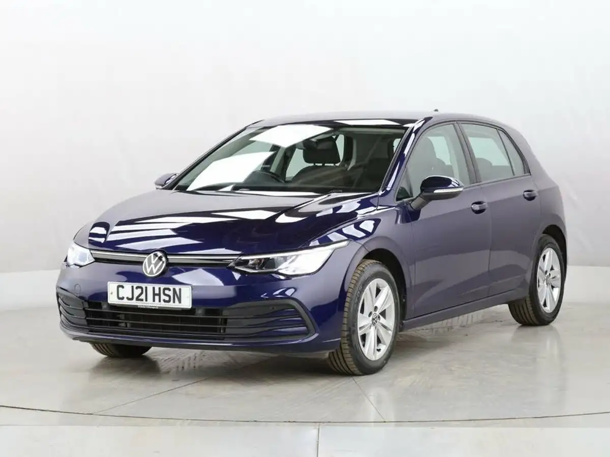 2021-volkswagen-golf-10-etsi-life-hatchback-big-3