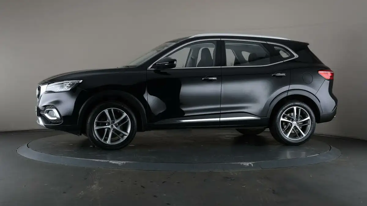 2022-mg-hs-15t-gdi-exclusive-162ps-big-30