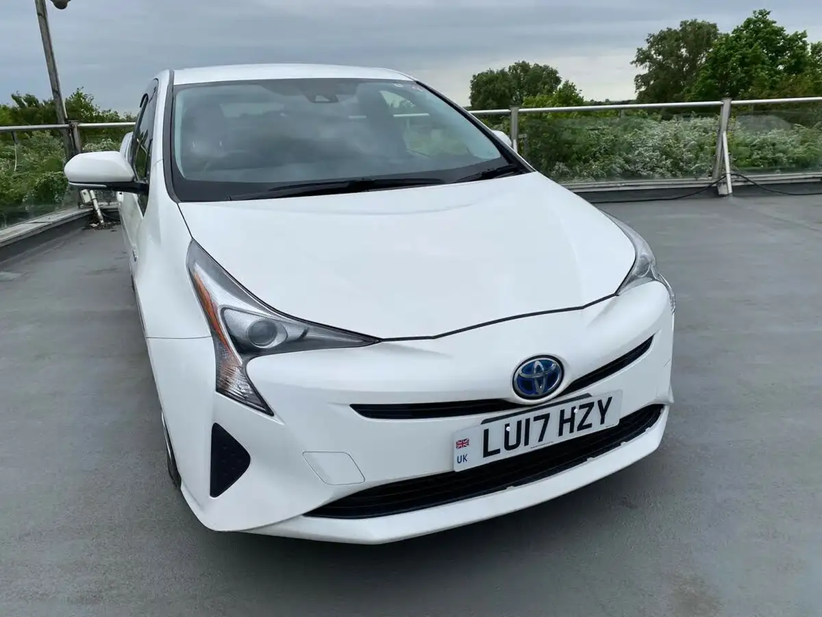 2017-toyota-prius-big-1