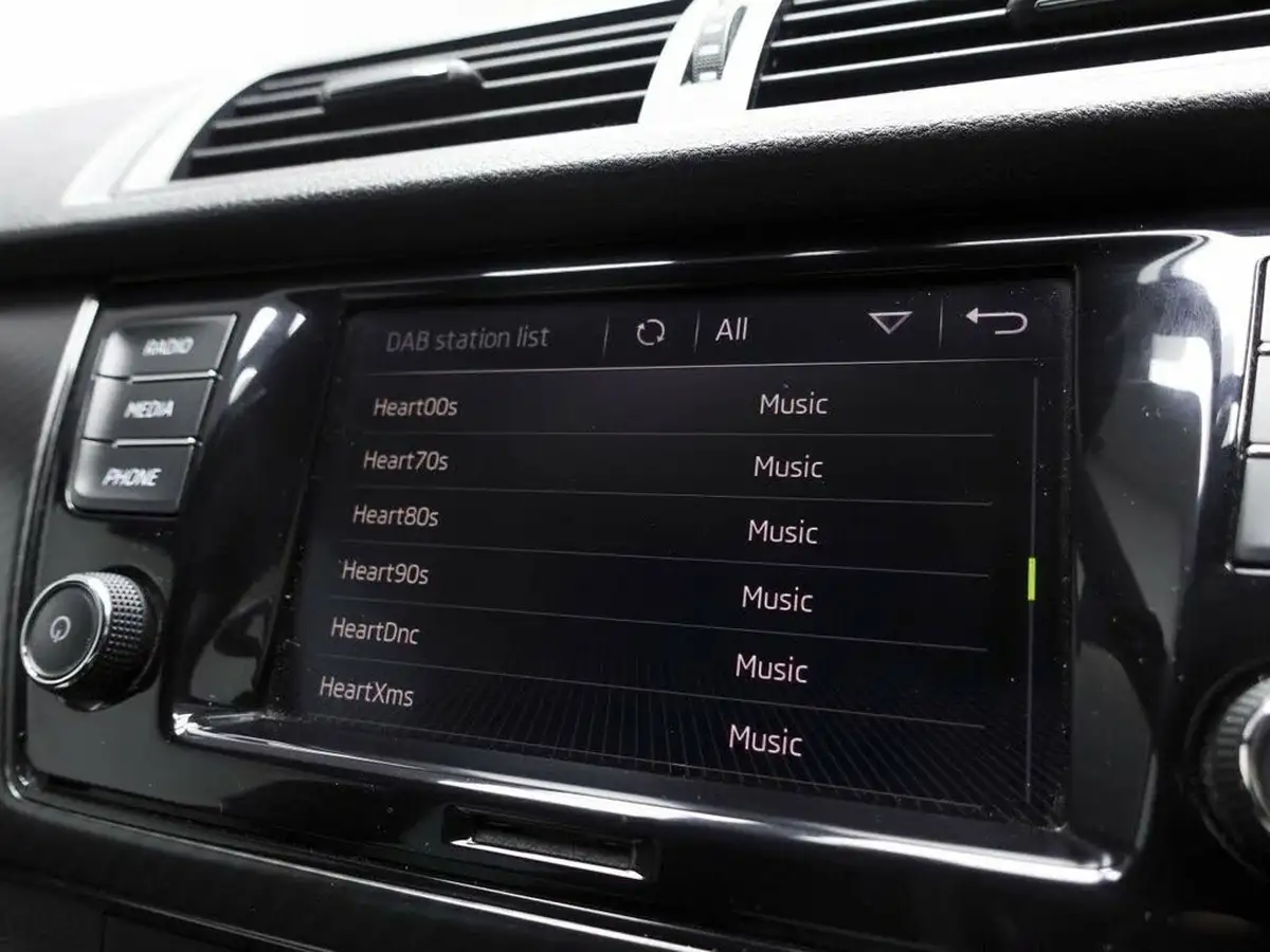 2019-skoda-fabia-10-tsi-monte-carlo-110ps-hatchback-big-22