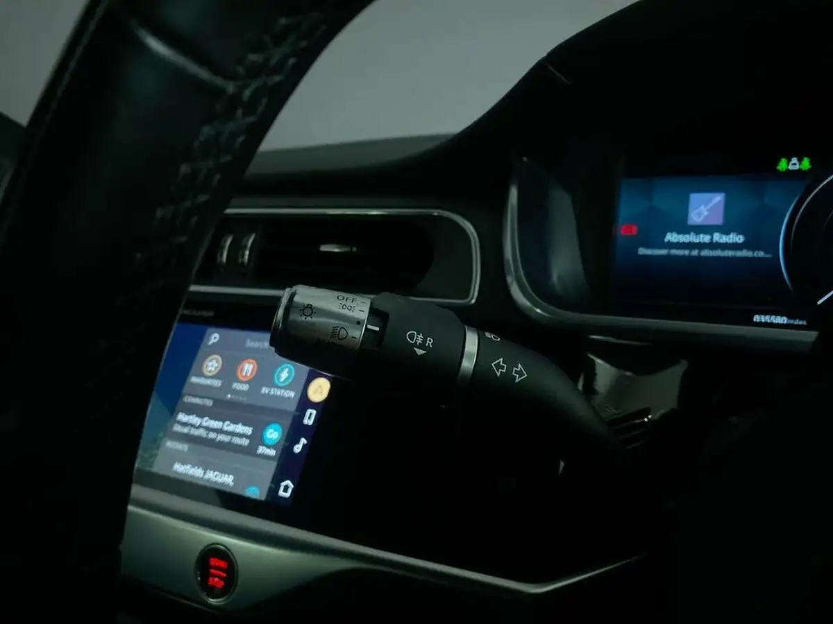 2021-jaguar-i-pace-ev400-black-big-22
