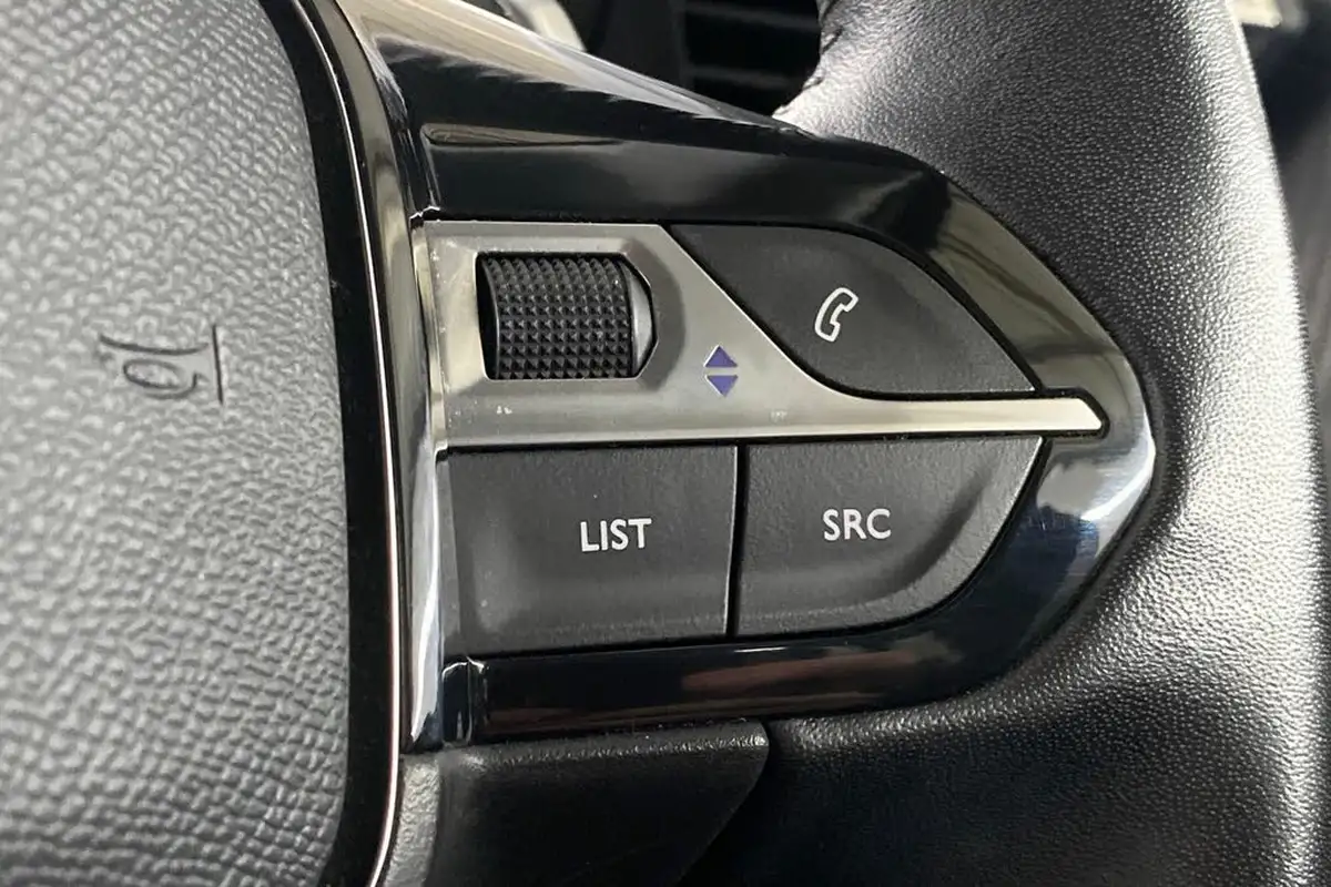 2021-peugeot-2008-suv-12-puretech-allure-130bhp-eat8-big-35