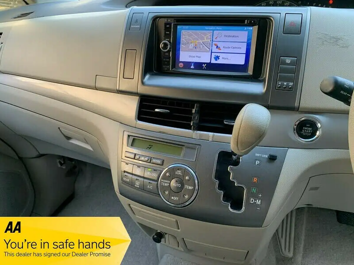 2012-toyota-estima-aeras-24-big-19