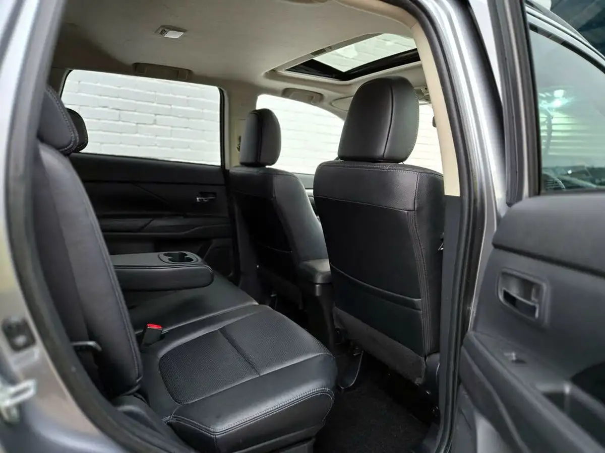 2014-mitsubishi-outlander-22di-d-gx4-big-14