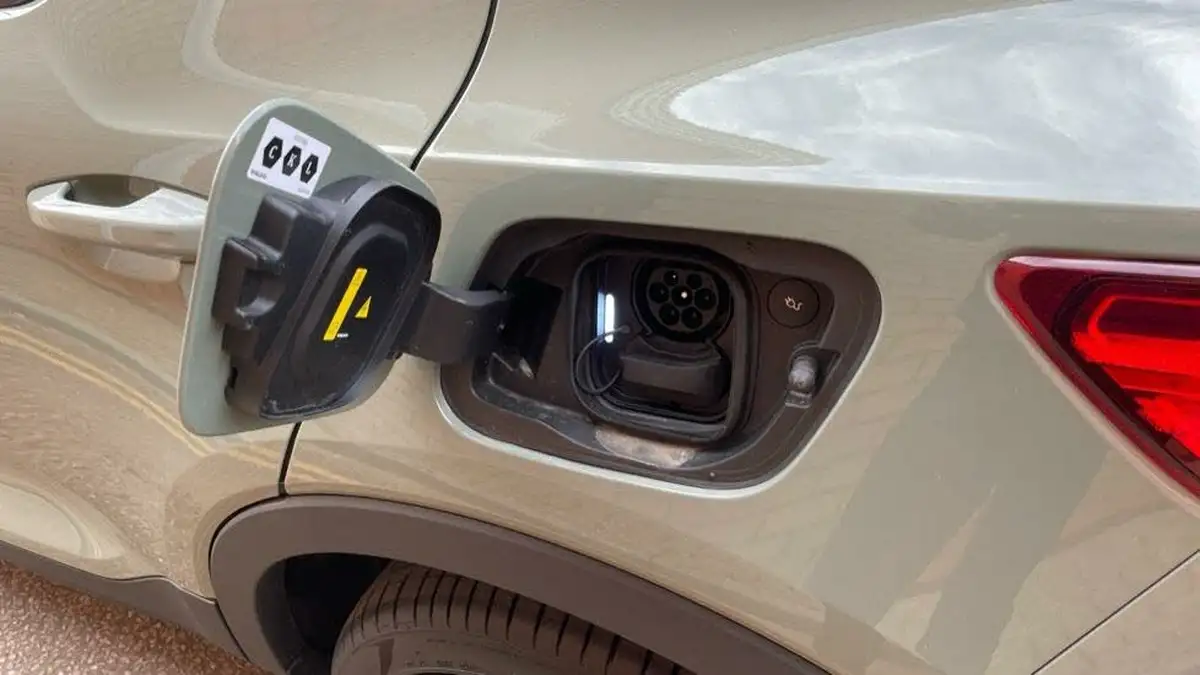 2025-volvo-ex40-e-ultra-big-45