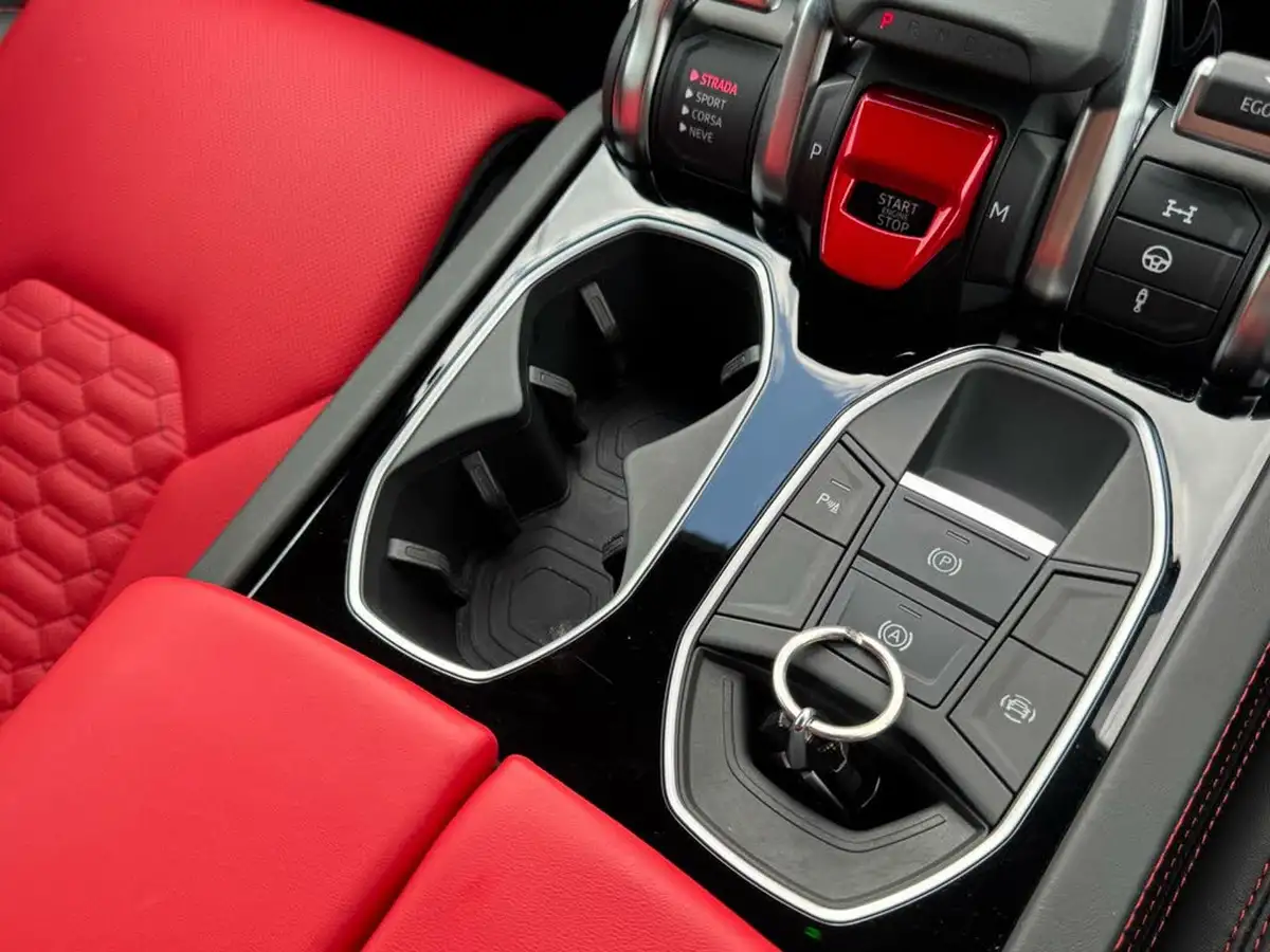 2021-lamborghini-urus-40-no-trim-big-68