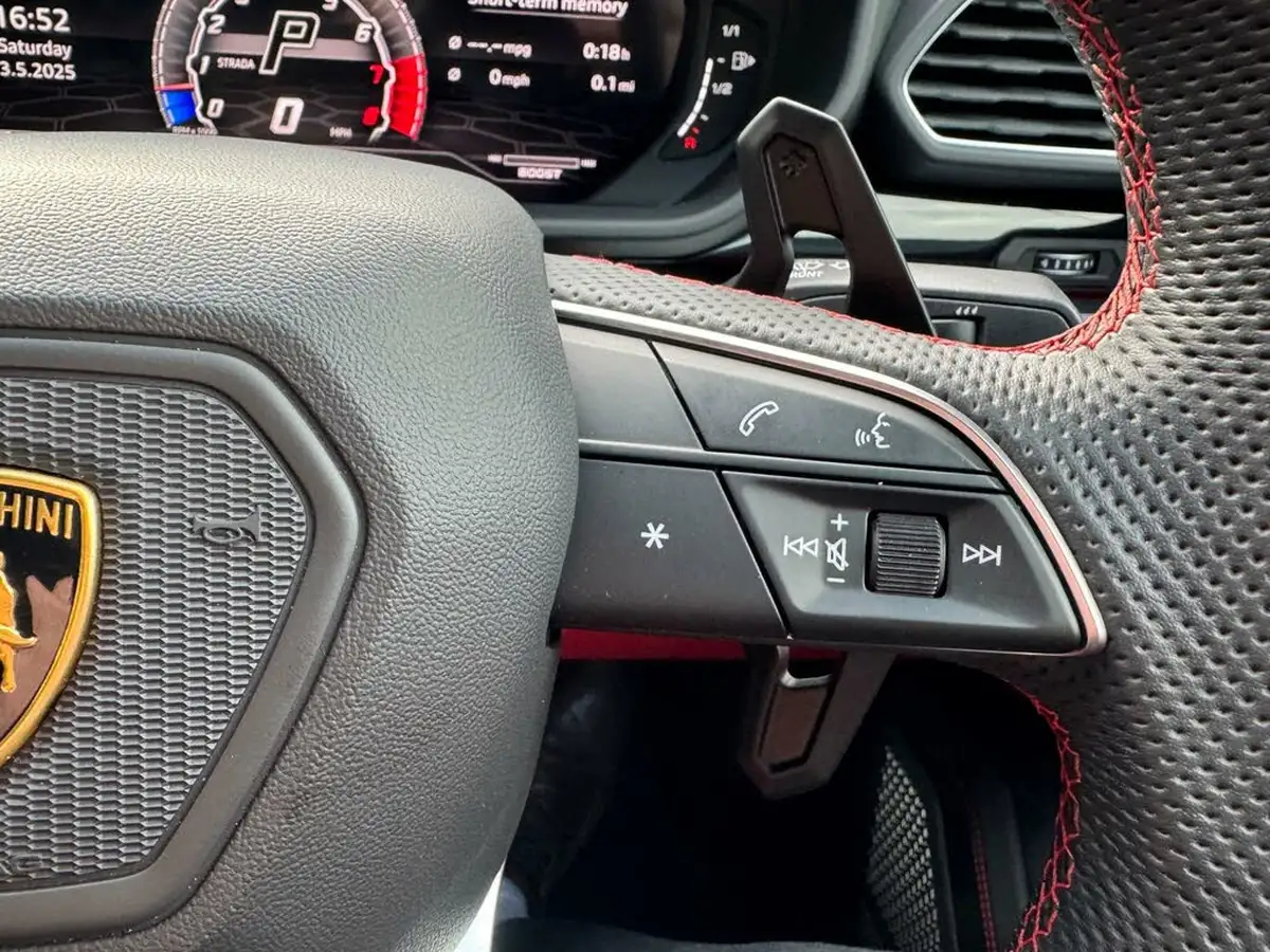 2021-lamborghini-urus-40-no-trim-big-44