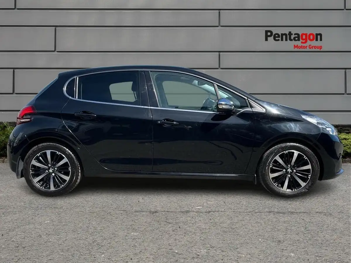 2017-peugeot-208-12-puretech-allure-premium-big-10