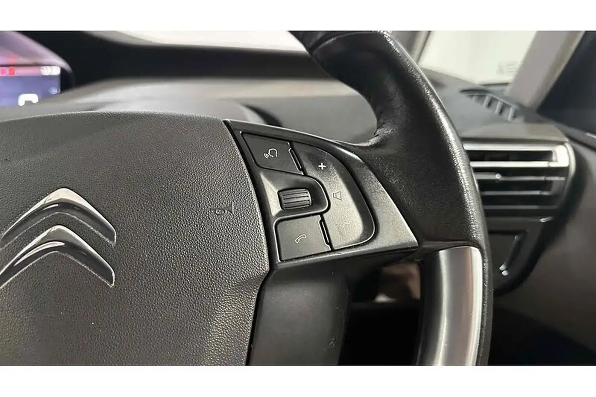 2018-citroen-c4-picasso-12-puretech-feel-big-30